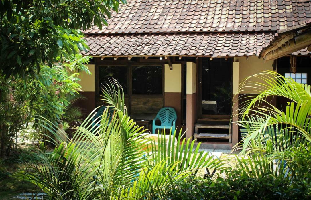 Harrys Oceanhouse 2 Pacitan Apartment Exterior photo