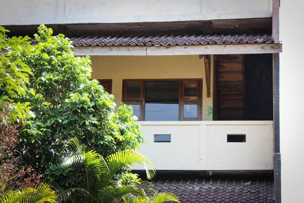 Harrys Oceanhouse 2 Pacitan Apartment Exterior photo